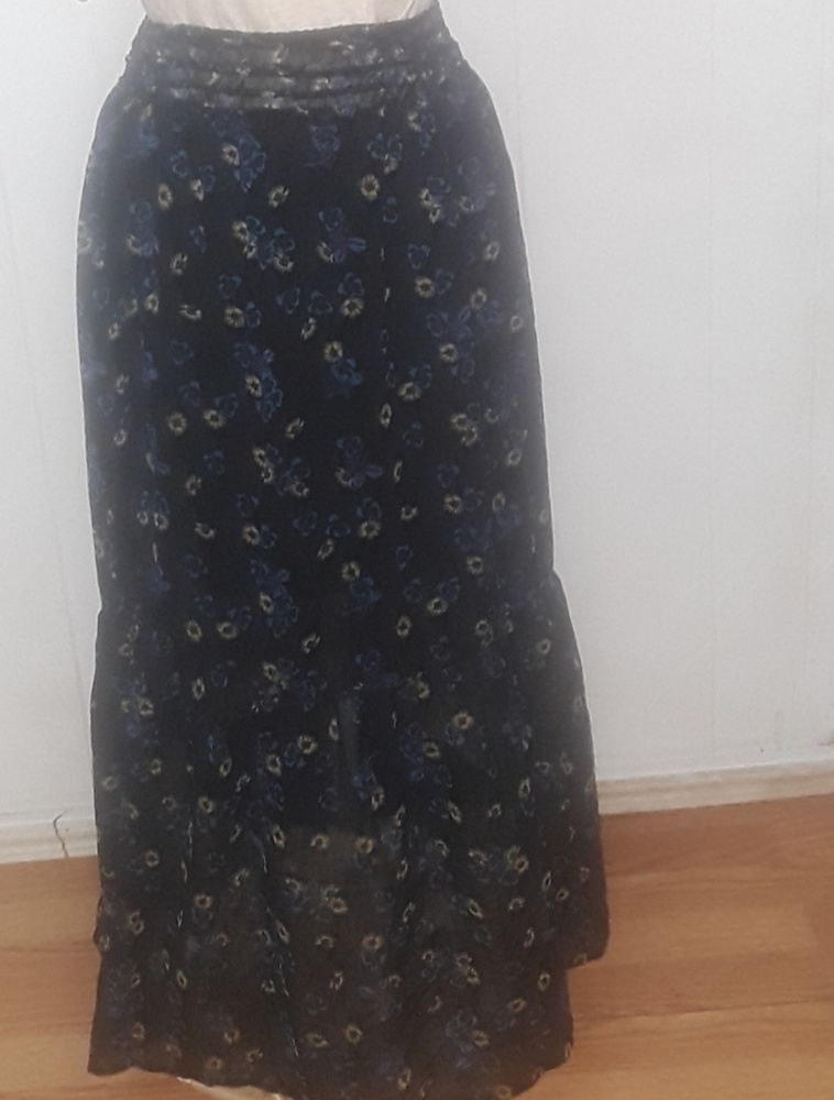 Xhilaration black w/flowers long skirt sz XXL